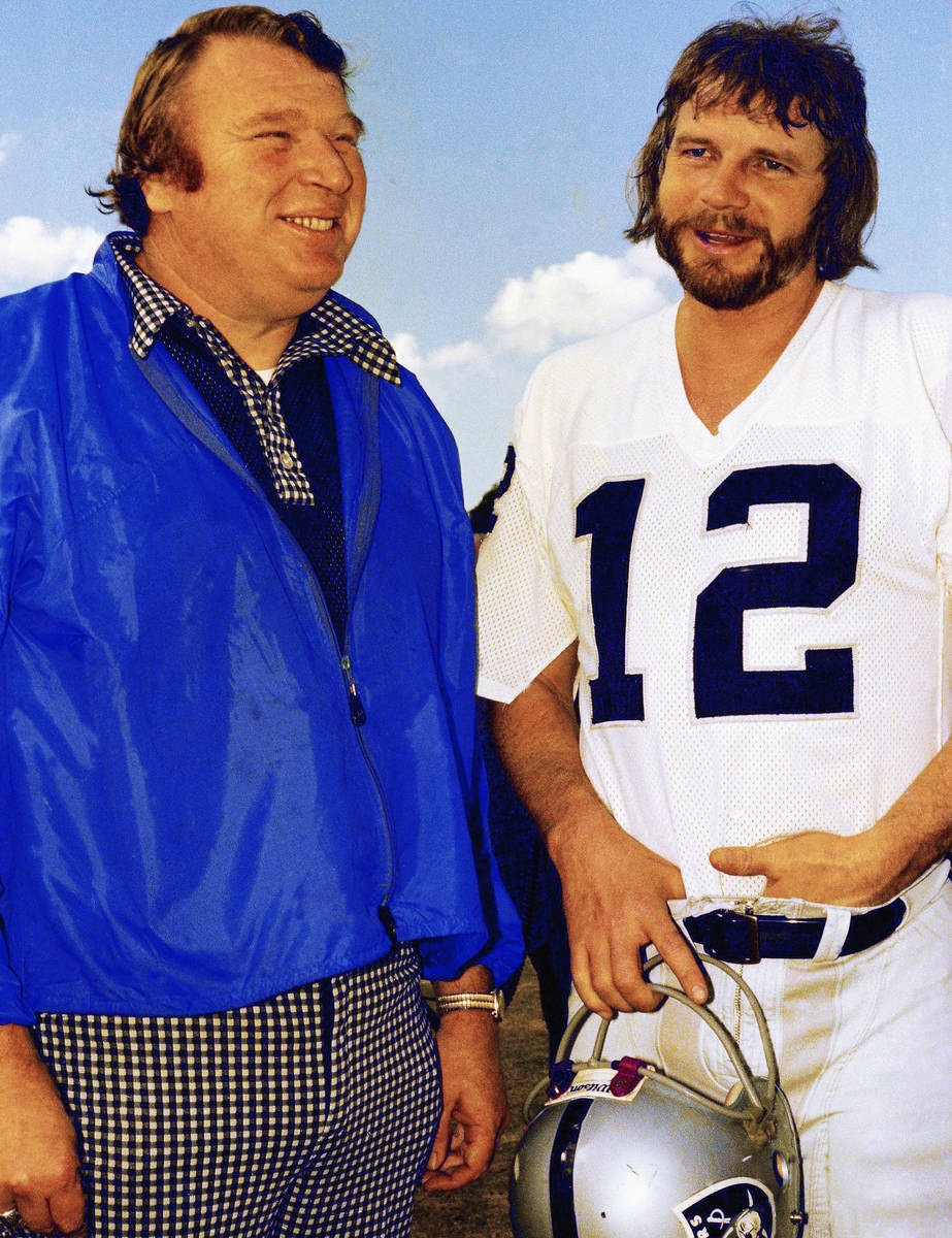 Kenny Stabler quarterback of the Oakland Raiders with Coach John Madden, January 4, 1977. (AP ...