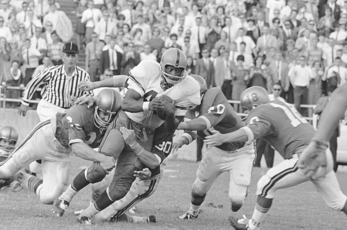 FILE - In this Sept. 12, 1966 file photo, Syracuse's Floyd Little (44) runs down the field desp ...