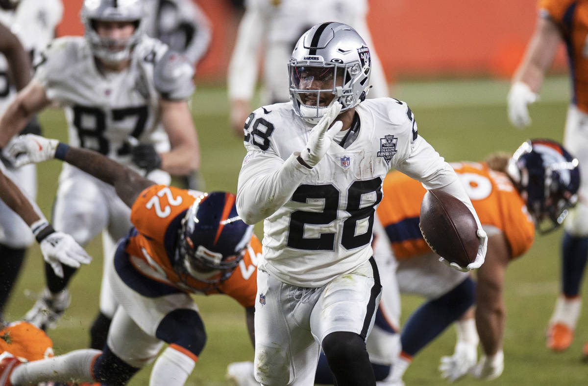 Raiders running back Josh Jacobs (28) breaks free for a fourth quarter touchdown during an NFL ...