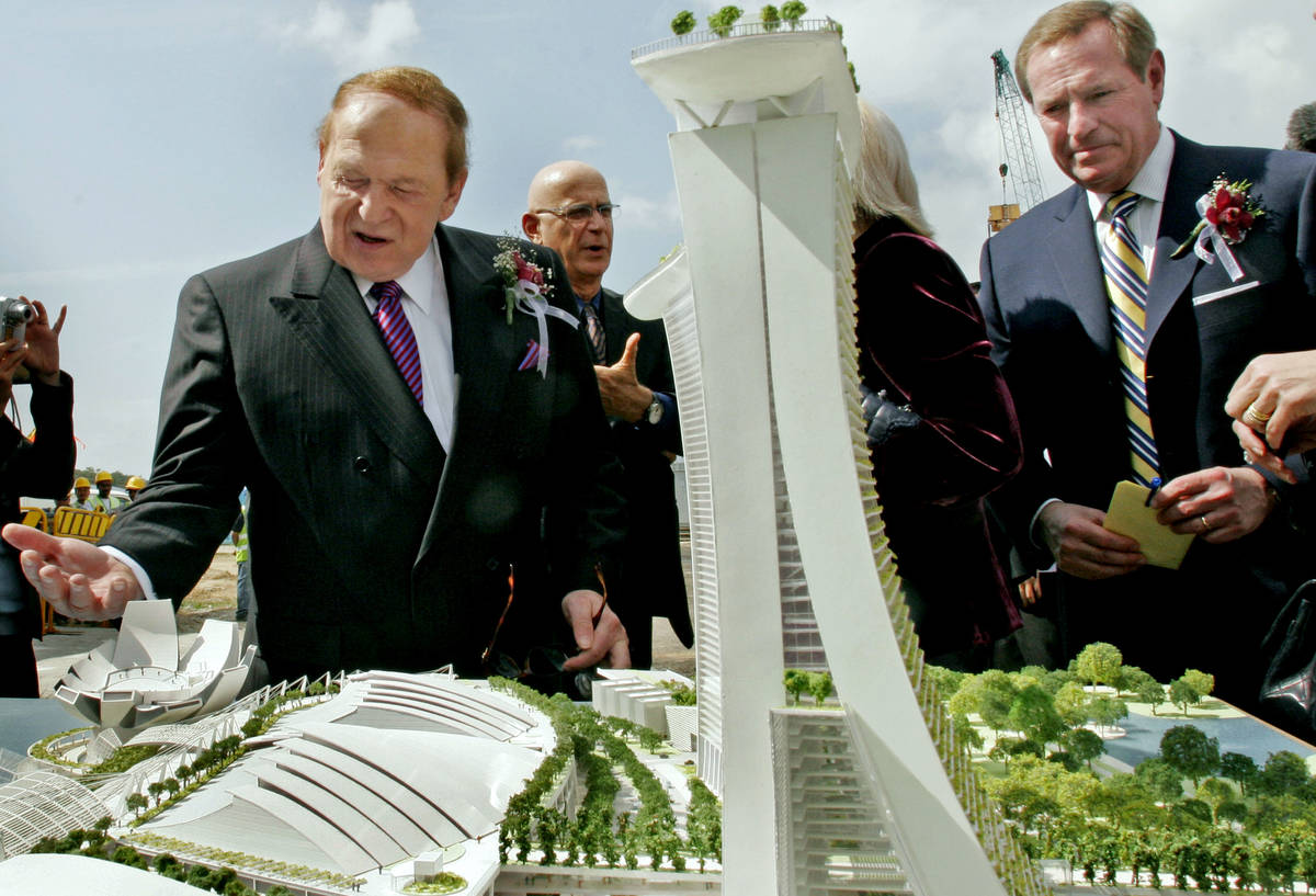 Sheldon Adelson, chairman and CEO of Las Vegas Sands Corp., left, and Bill Weidner, president a ...
