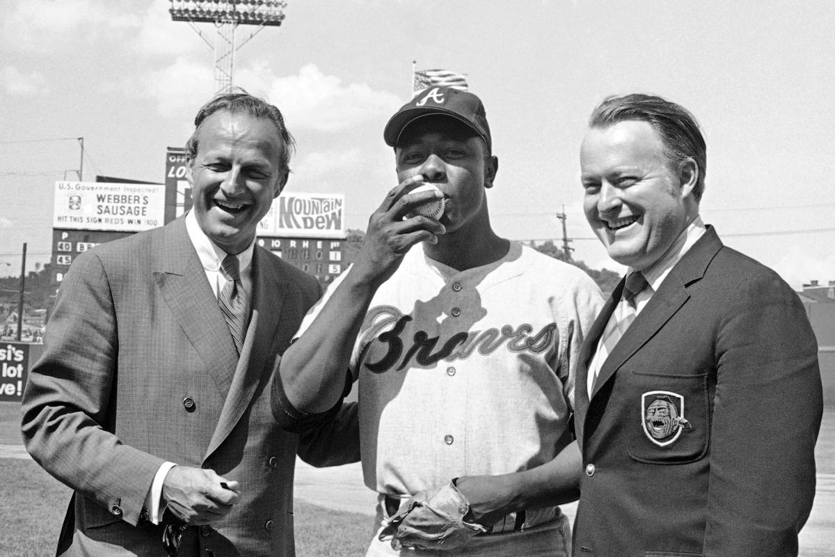 In this May 17, 1970, file photo, Atlanta Braves' Hank Aaron, center, who became the ninth play ...