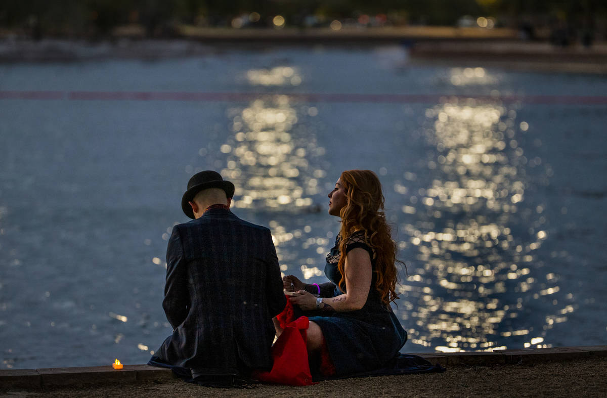 A romantic picnic at Sunset Park is easy on the wallet and a welcome respite. (L.E. Baskow/Las ...