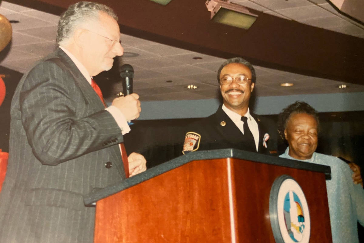 Mayor Oscar Goodman administers the oath of office to David Washington, Las Vegas' first Africa ...