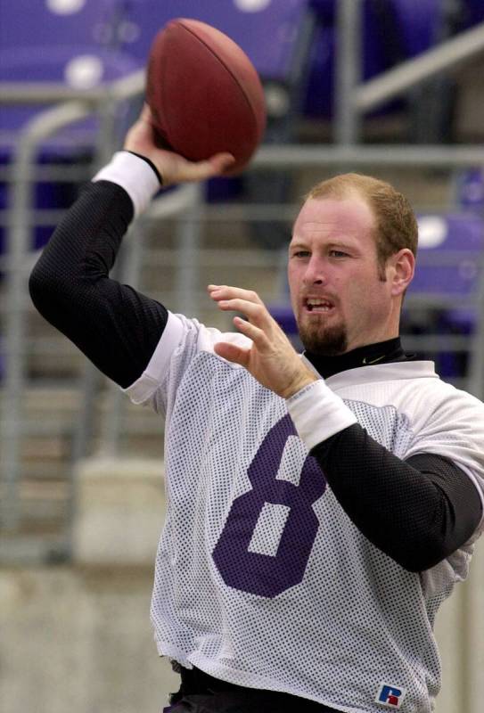 Baltimore Ravens quarterback Trent Dilfer throws during practice, Thursday, Jan. 11, 2001, at P ...