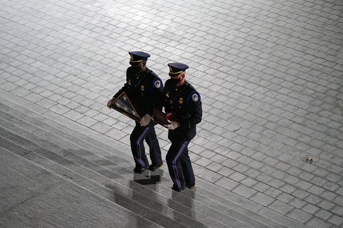 An honor guard carries an urn with the cremated remains of U.S. Capitol Police officer Brian Si ...