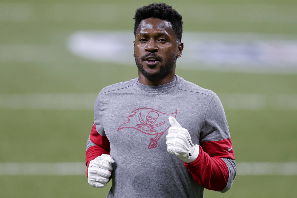 Tampa Bay Buccaneers wide receiver Antonio Brown warms up before the first half of an NFL divis ...