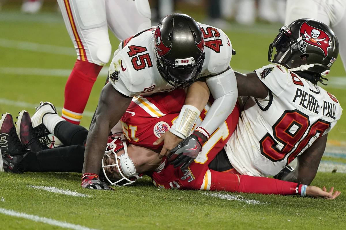 Kansas City Chiefs quarterback Patrick Mahomes, center, is tackled by Tampa Bay Buccaneers insi ...