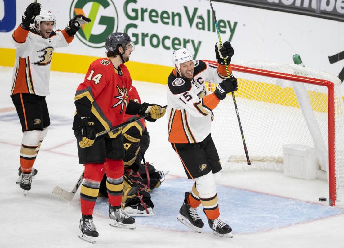 Anaheim Ducks center Ryan Getzlaf (15) celebrates after scoring a goal in the third period with ...