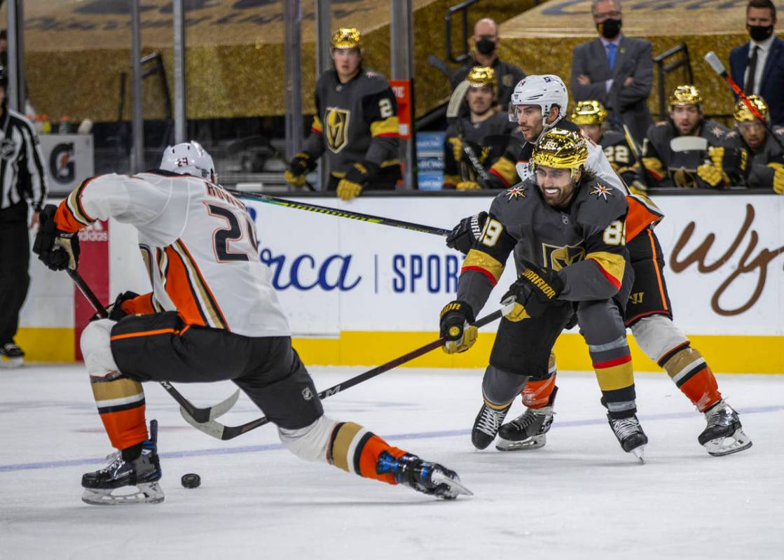 Golden Knights right wing Alex Tuch (89) battles for the puck with Anaheim Ducks right wing Car ...