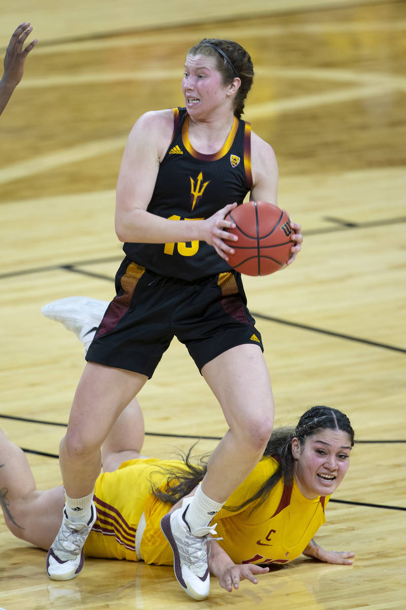 Arizona State Sun Devils guard Maggie Besselink (13) looks for a teammate to pass to as USC Tro ...