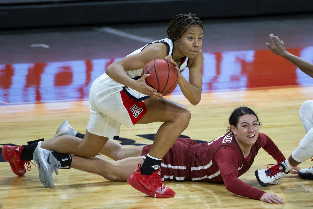 Washington State Cougars guard Krystal Leger-Walker (4) loses control of the ball as Arizona Wi ...