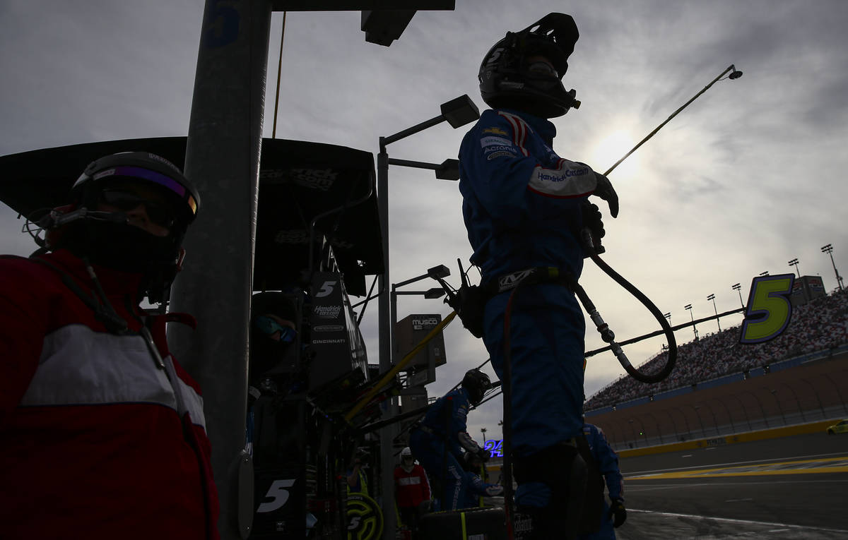Crew members for Kyle Larson prepare for his pit stop during the NASCAR Cup Series Pennzoil 400 ...