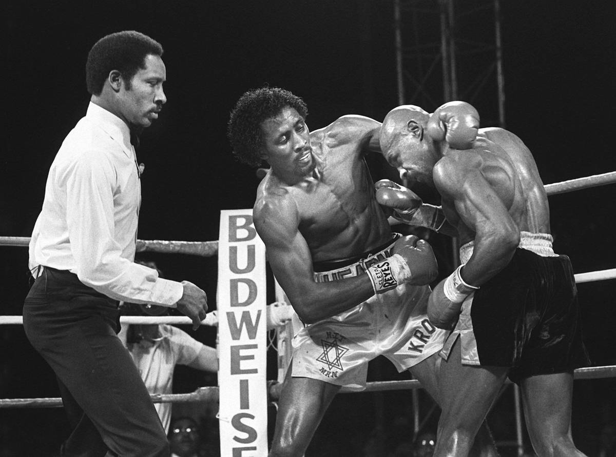 Tommy Hearns, left, vs Marvin Hagler Super Middlleweight fight held at Caesars Palace April 15, ...