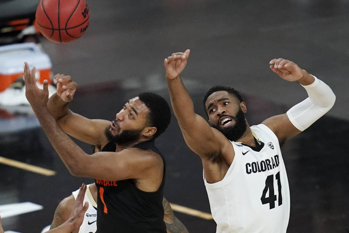 Oregon State's Maurice Calloo, left, and Colorado's Jeriah Horne (41) vie for a rebound during ...