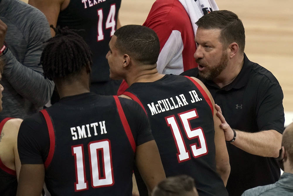 Texas Tech head coach Chris Beard, right, talks with his team during a timeout in the first hal ...