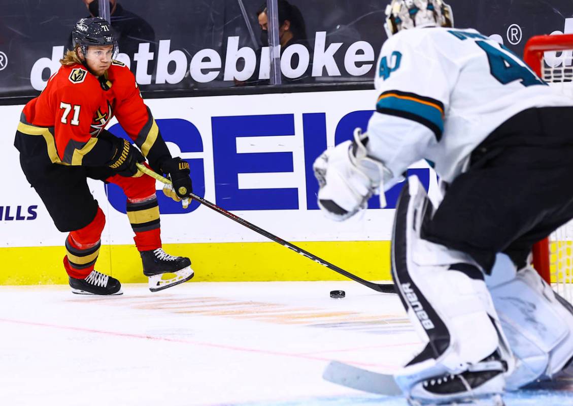 Golden Knights' William Karlsson (71) skates with the puck against the San Jose Sharks during t ...