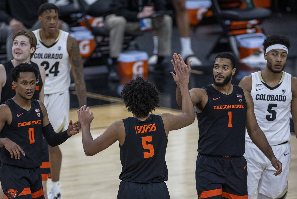 Oregon State Beavers guard Gianni Hunt (0) and teammates guard Ethan Thompson (5) and forward M ...