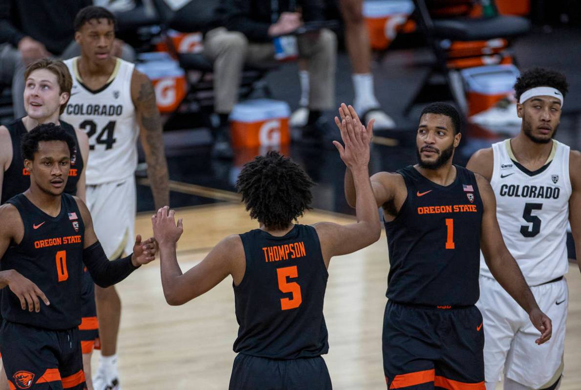 Oregon State Beavers guard Gianni Hunt (0) and teammates guard Ethan Thompson (5) and forward M ...