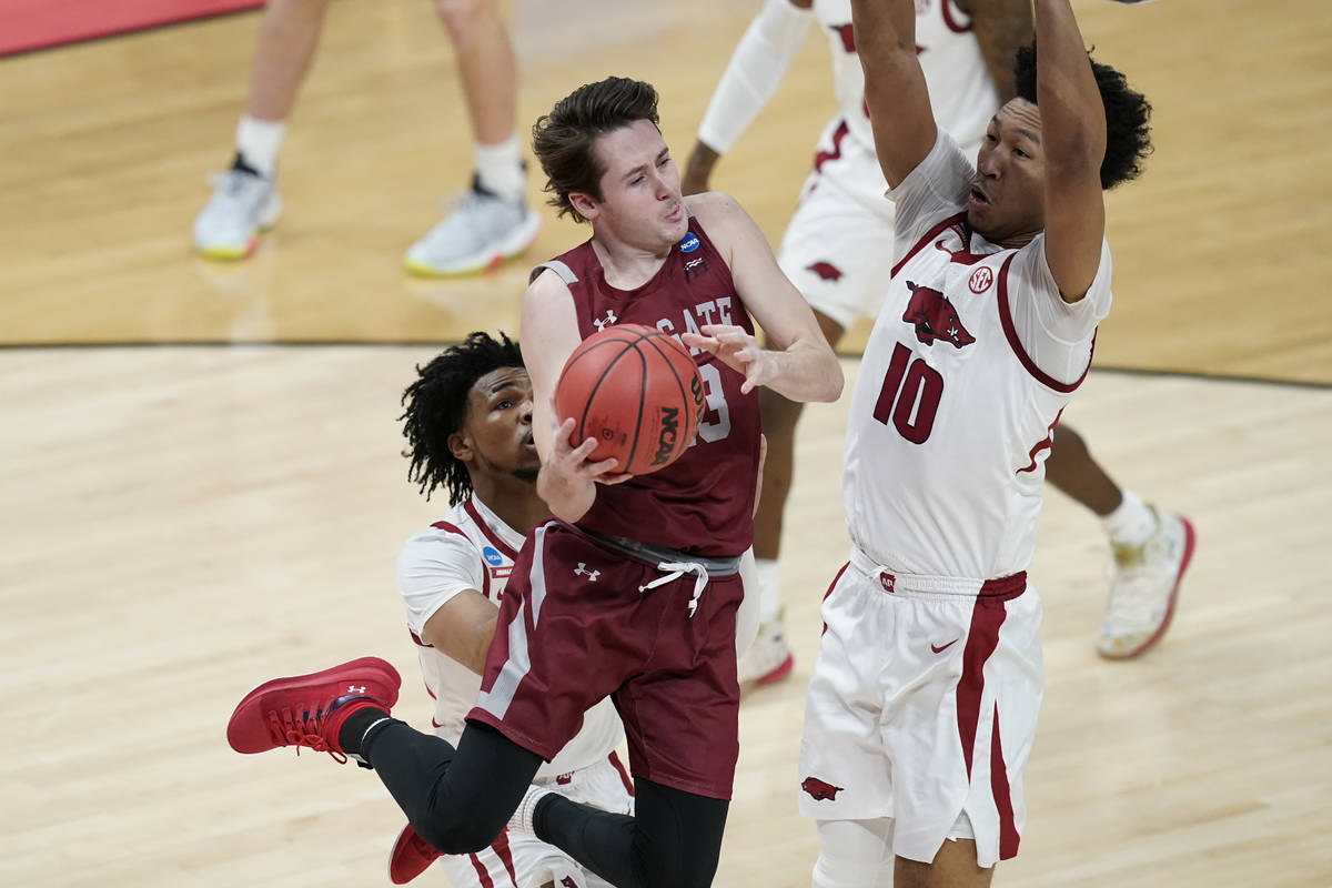 Colgate's Jack Ferguson (13) makes a pass against Arkansas' Jaylin Williams (10) during the fir ...