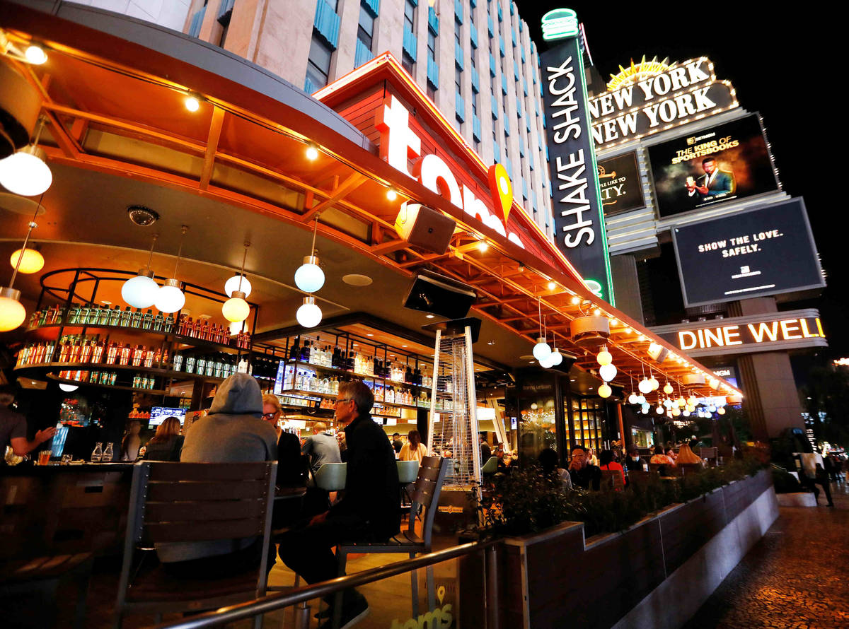 People eat and drink at Tom's Urban on the Las Vegas Strip, Friday, March 19, 2021. (Chitose Su ...
