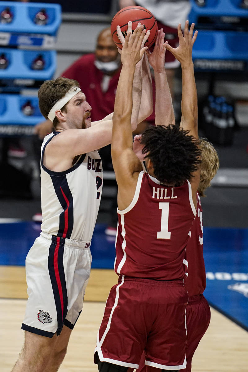 Gonzaga forward Drew Timme (2) shoots over Oklahoma forward Jalen Hill (1) in the first half of ...