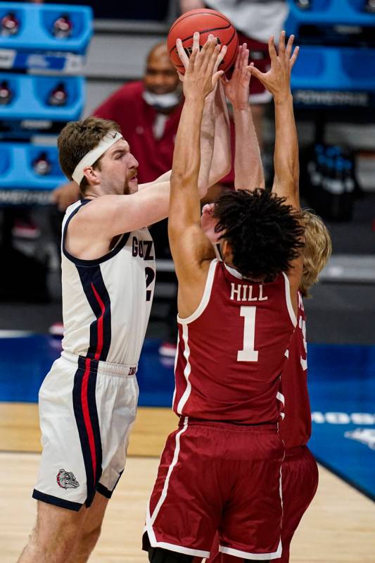 Gonzaga forward Drew Timme (2) shoots over Oklahoma forward Jalen Hill (1) in the first half of ...