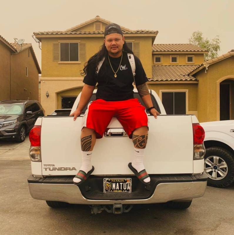 En esta foto de septiembre de 2018, Kevin Mendiola Jr. posa con su camioneta. Mendiola fue ases ...