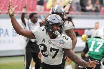 Central Florida defensive back Richie Grant (27) celebrates his interception return for a touch ...