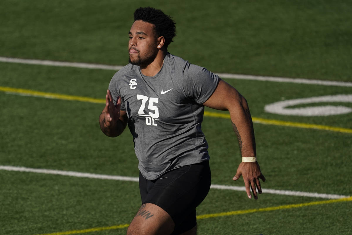 Southern California guard Alijah Vera-Tucker (75) participates in the school's pro day football ...