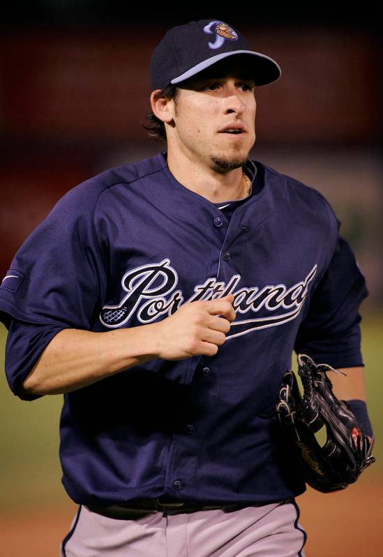 JASON BEAN/LAS VEGAS REVIEW-JOURNAL Portland Beaver Sean Kazmar runs towards the dug out while ...