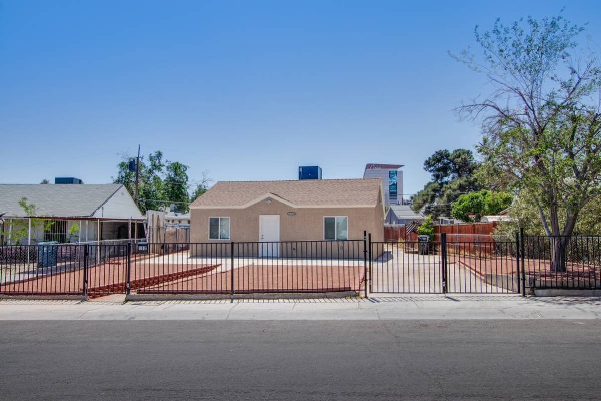 The exterior of 112 Sycamore Lane, Las Vegas. (Shawn Hong Photography)