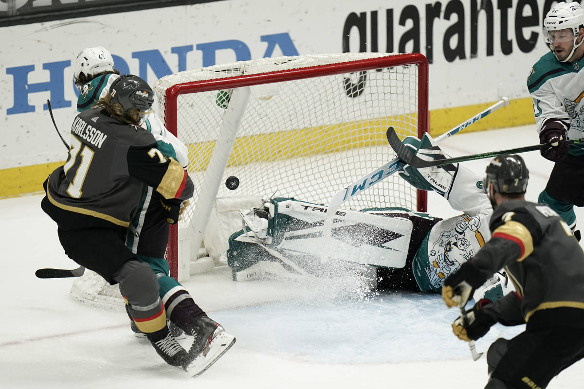 Vegas Golden Knights' William Karlsson, left, of Sweden, watches the puck enter the net for a g ...