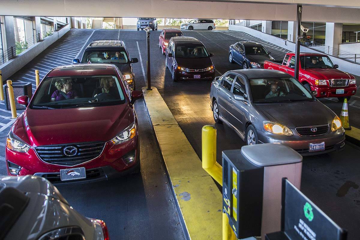Cars line up to pay for parking at MGM Grand in Las Vegas. (Las Vegas Review-Journal)