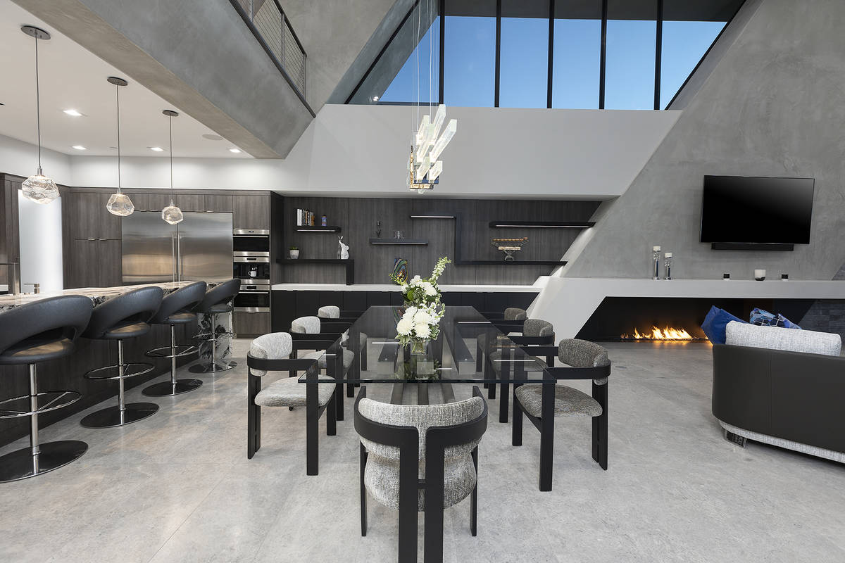 Formal dining room. (Synergy Sotheby’s International Realty)