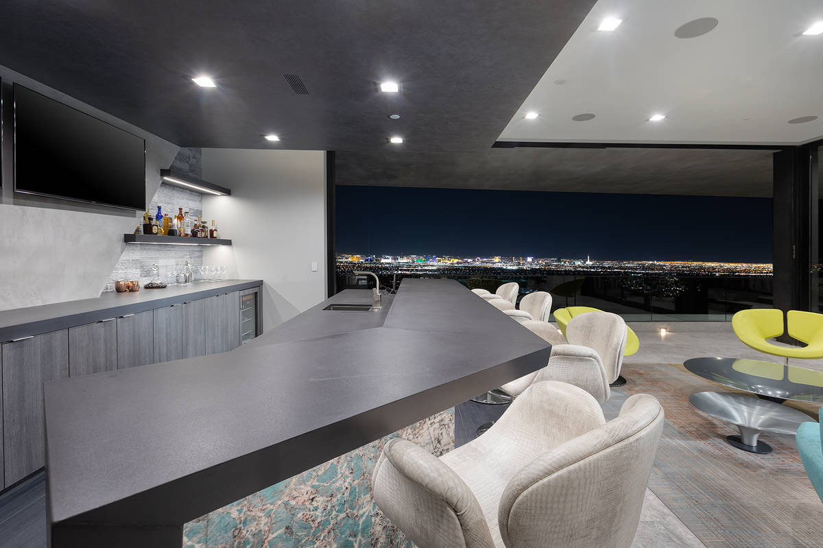 The bar. (Synergy Sotheby’s International Realty)