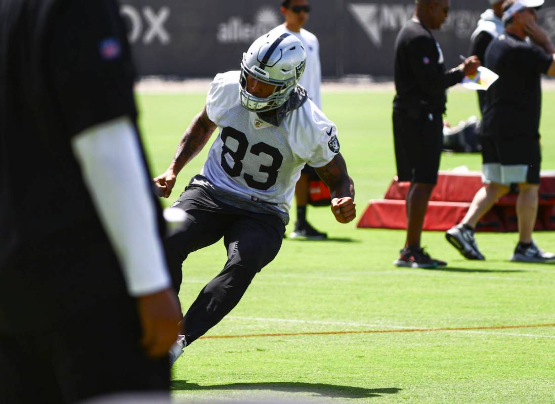 Raiders tight end Darren Waller (83) runs through drills during NFL football practice at Raider ...