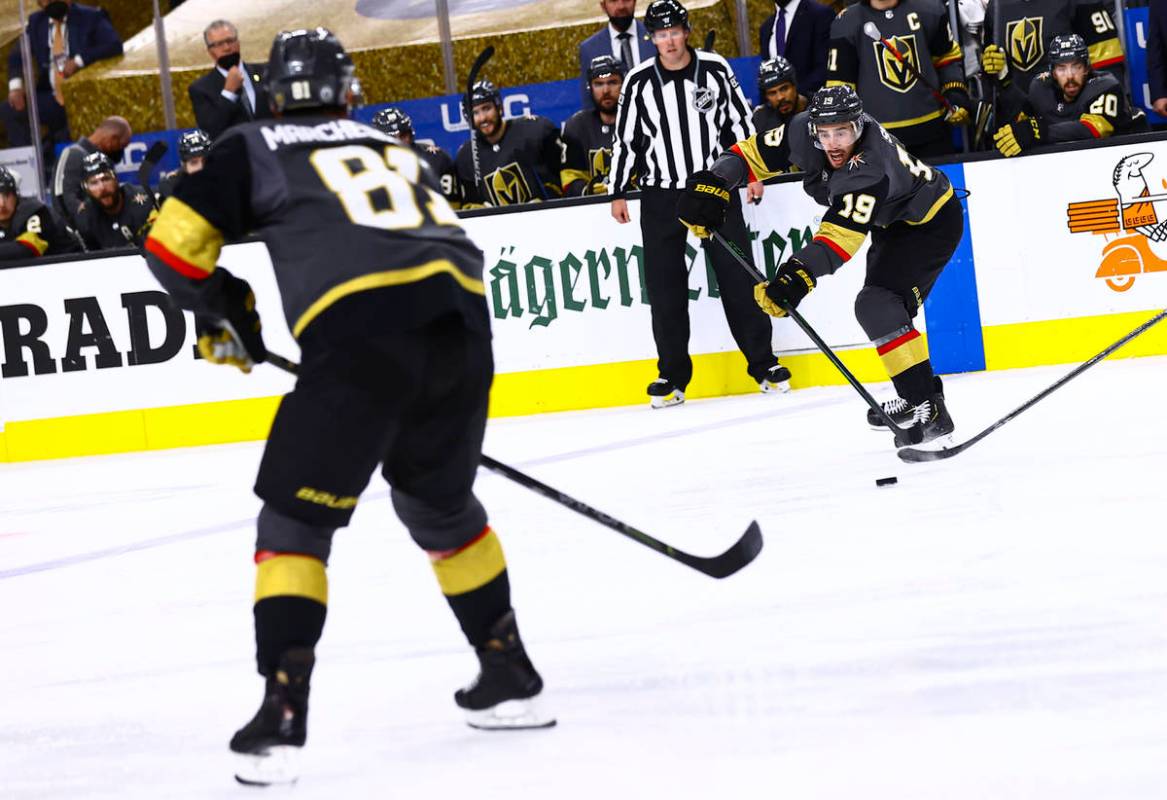 Golden Knights' Reilly Smith (19) passes the puck to Jonathan Marchessault (81) during the seco ...