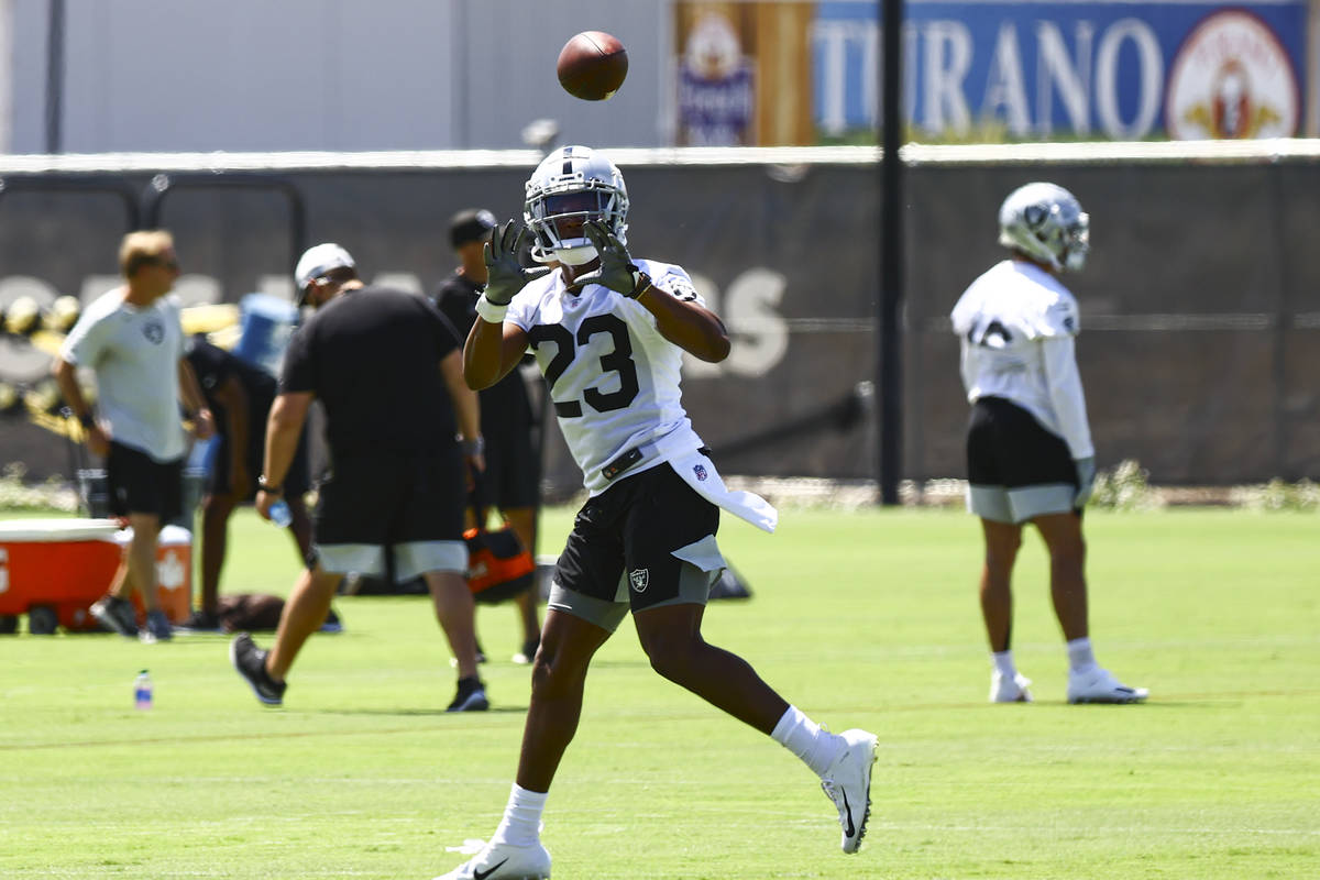 Raiders running back Kenyan Drake (23) looks to make the catch during NFL football practice at ...