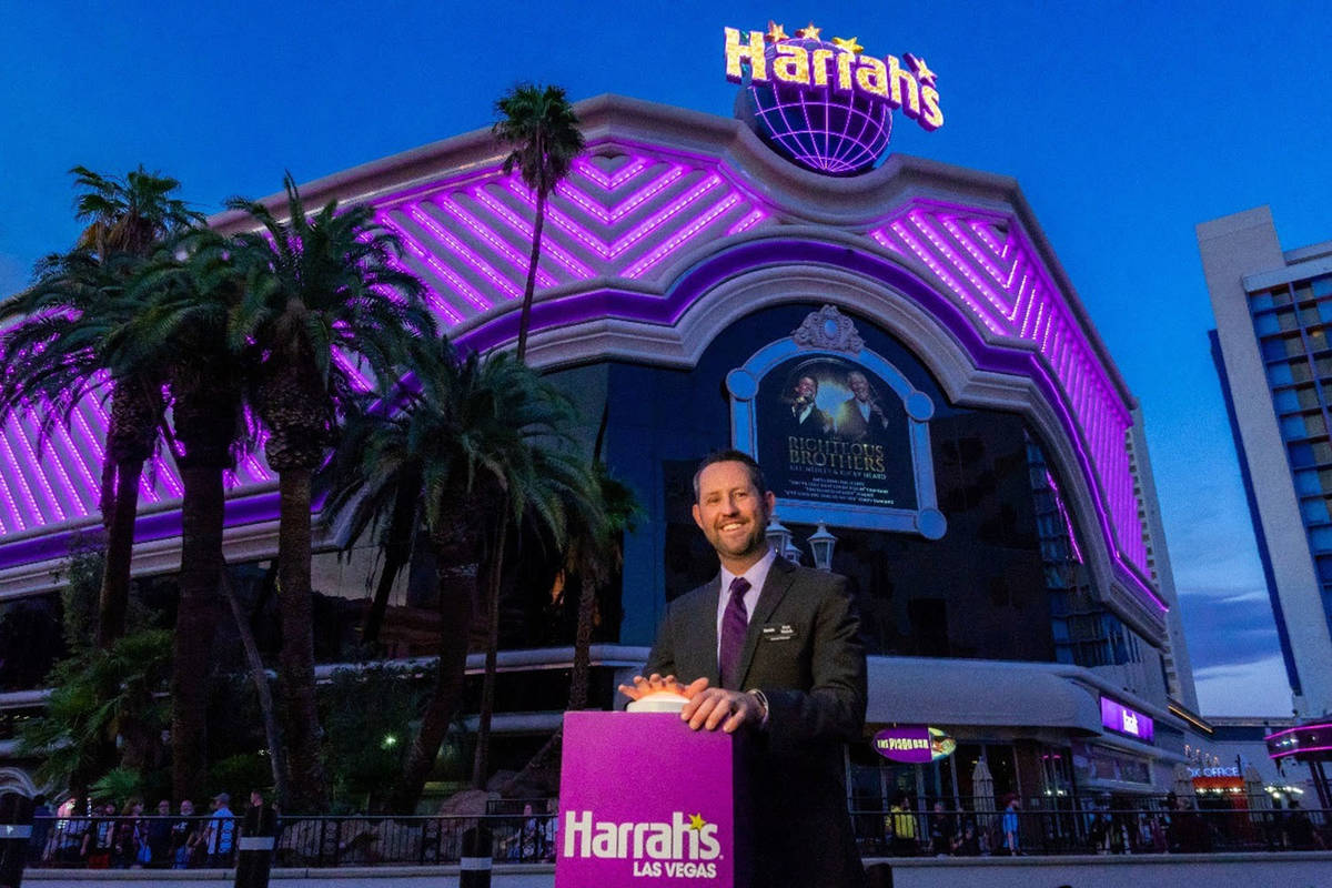 Harrah's Las Vegas Senior Vice President & General Manager Dan Walsh switches on the hotel-casi ...