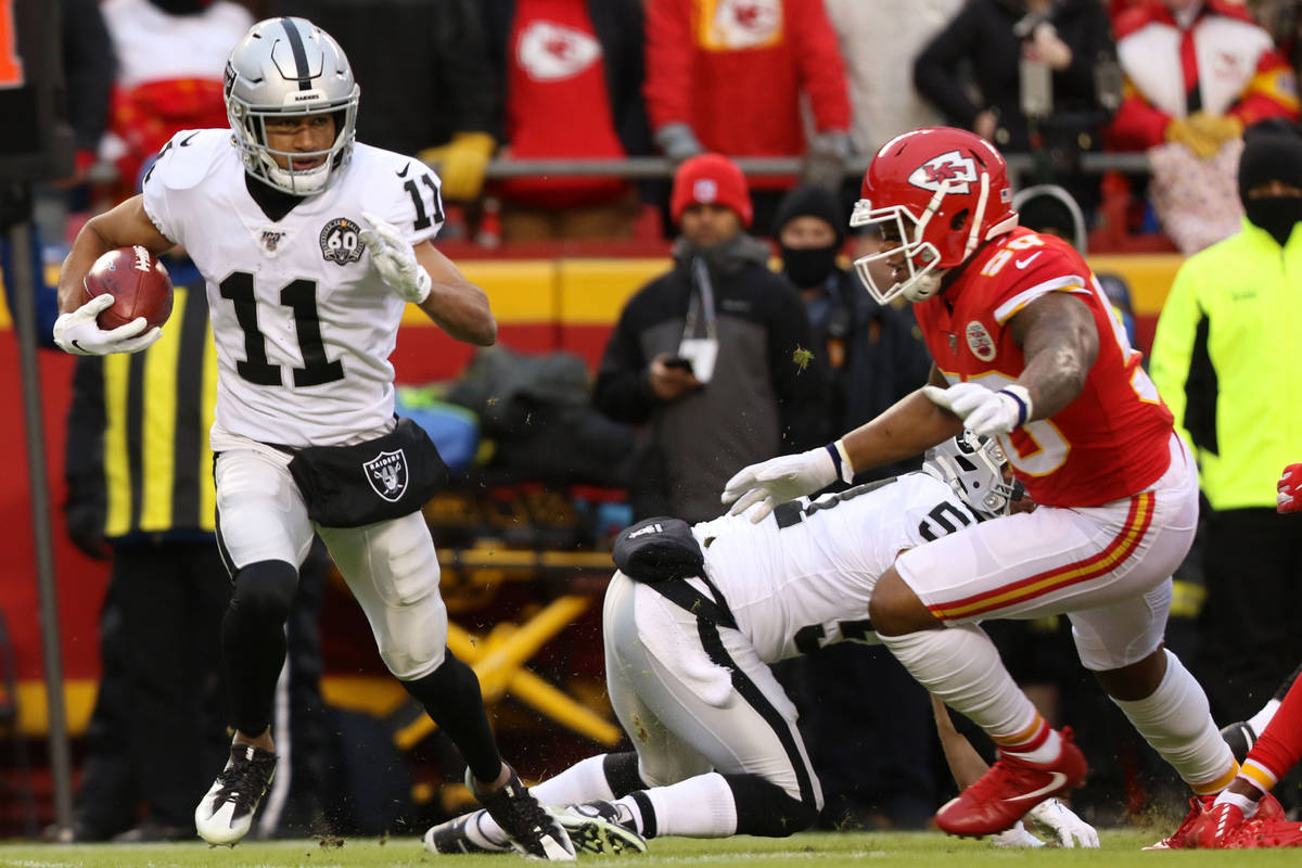 Oakland Raiders wide receiver Trevor Davis (11) runs with the football on a kickoff return duri ...