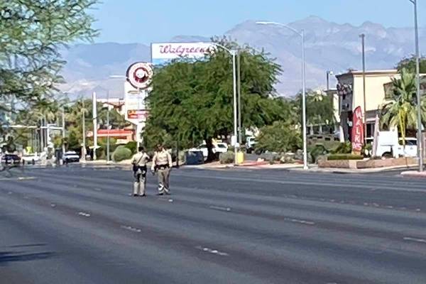 Las Vegas police respond to a barricade situation on the 4400 block of East Bonanza Road, near ...
