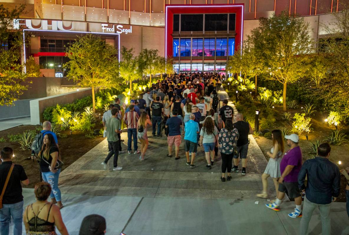 A large crowd gathers to enter for the Resorts World Las Vegas grand opening along the Strip on ...