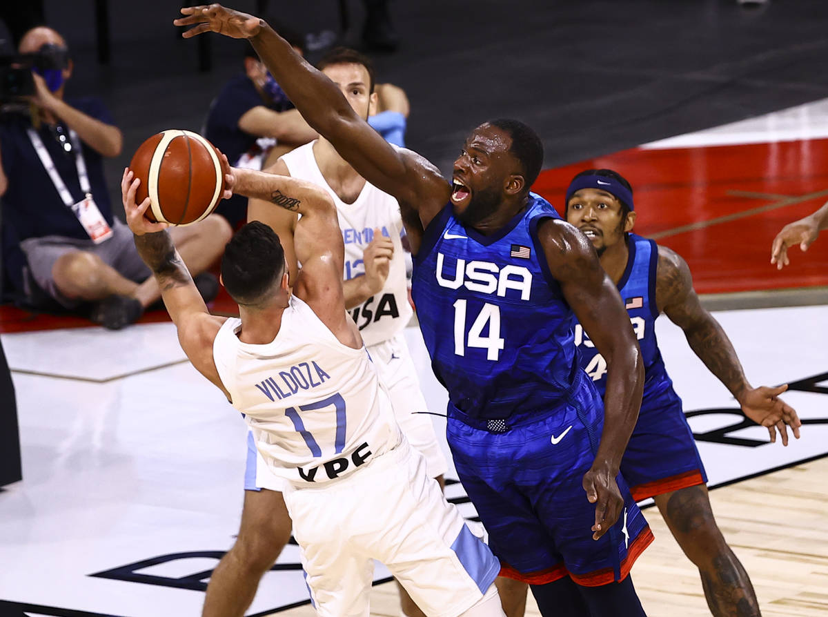 Argentina’s Luca Vildoza (17) looks to pass as USA’s Draymond Green (14) defends ...