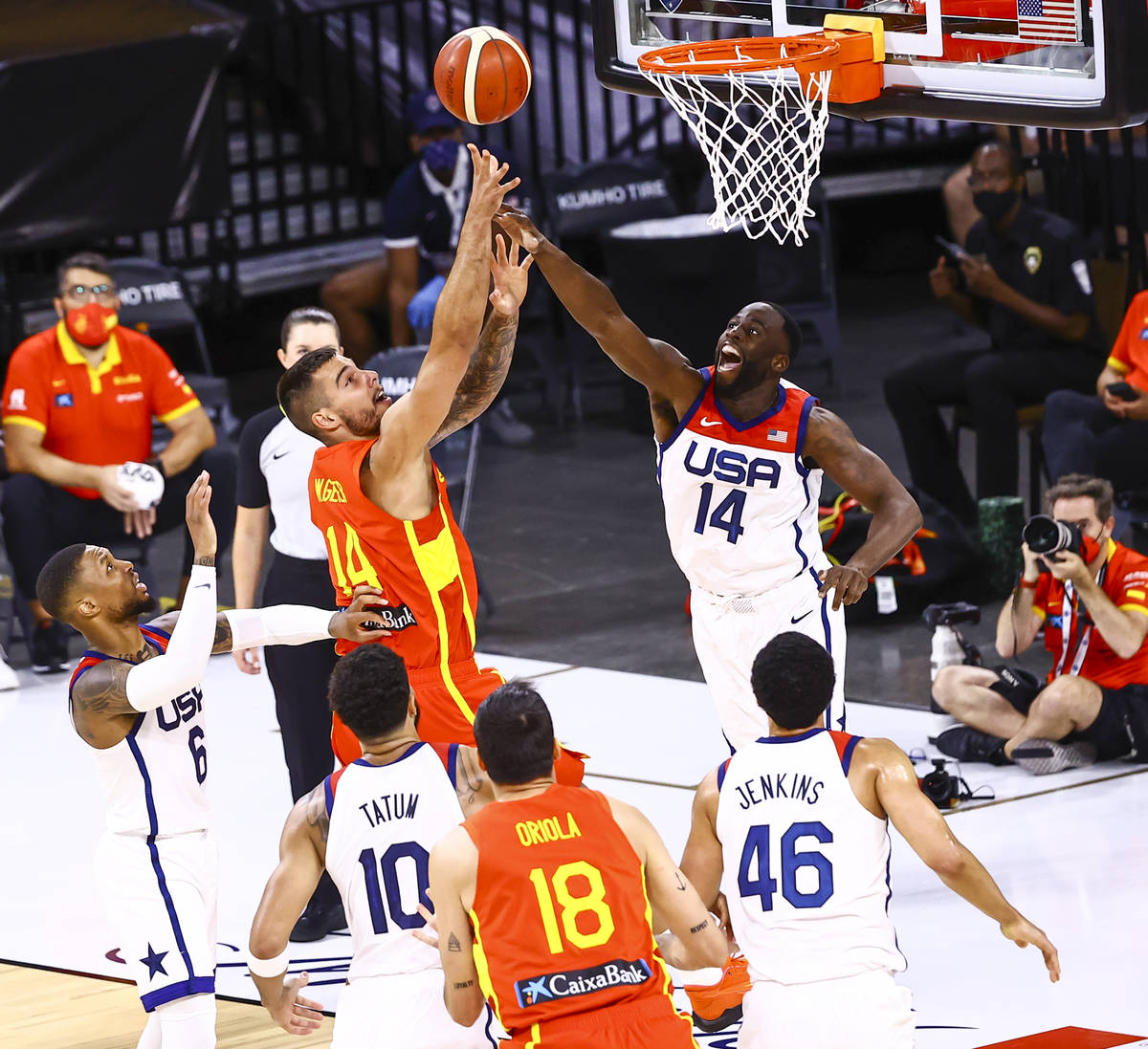 United States center Draymond Green (14) reaches out to block Spain center Willy Hernangomez (1 ...