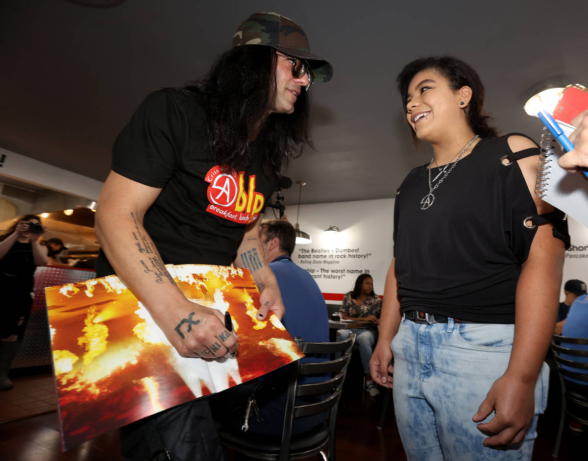 Criss Angel signs an autograph for Patricia "Z" Lucas at his new restaurant, CABLP, in Overton ...