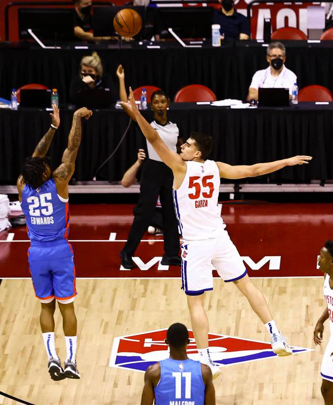 Oklahoma City's Rob Edwards (25) shoots over Detroit's Luka Garza (55) during the first half of ...