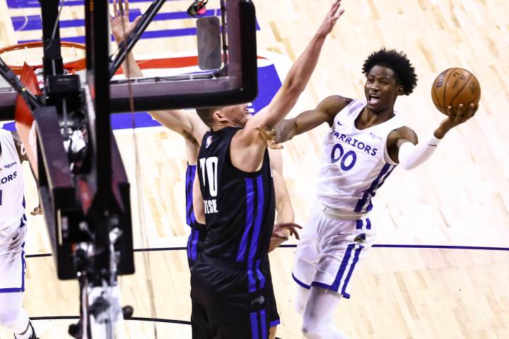 Golden State Warriors' Jonathan Kuminga (00) attempts to score as Orlando Magic's Jon Teske (70 ...