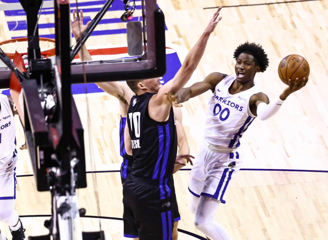 Golden State Warriors' Jonathan Kuminga (00) attempts to score as Orlando Magic's Jon Teske (70 ...