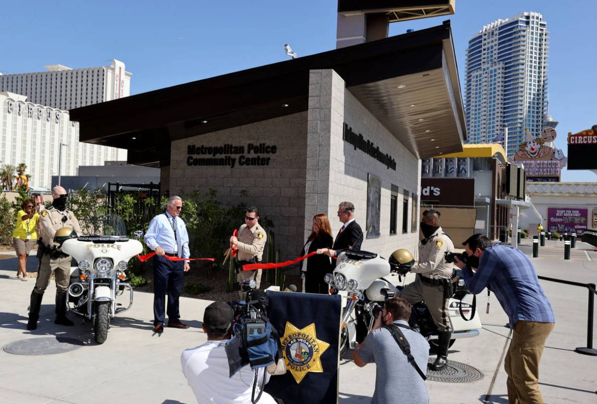 Clark County Sheriff Joe Lombardo, from left, Capt. Dori Koren, Clark County Commission Chairwo ...