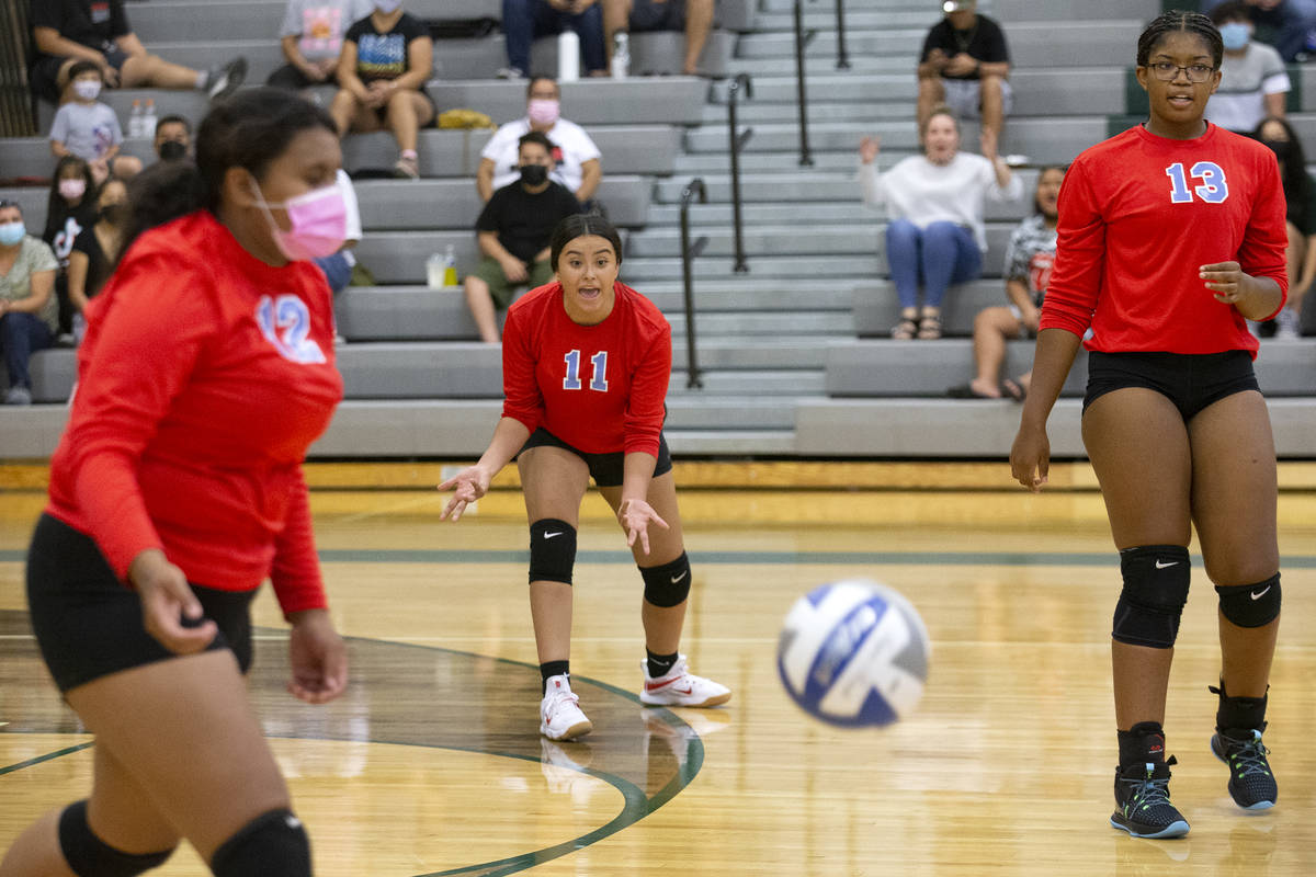 Western's Ashley Hipolito (11) reacts as her teammate misses the ball next to Jennifer Merriwea ...